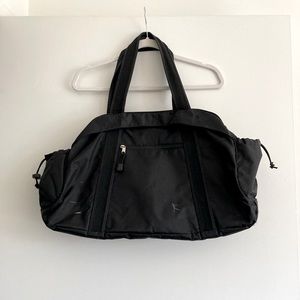 Amazon black gym bag with two water bottle side pockets